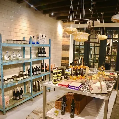 The Anchorage Your In Idyllic *