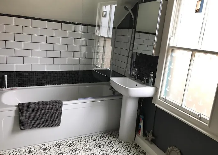 Holiday home The Anchorage Your In Idyllic