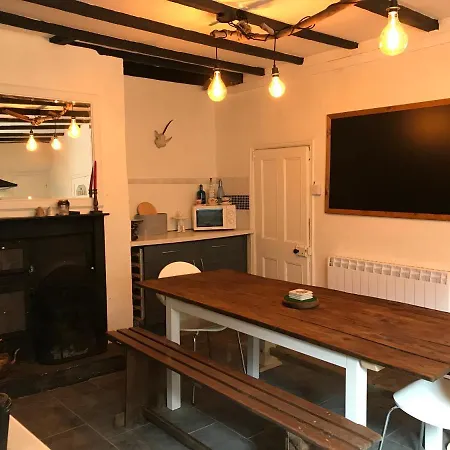 Feriehus The Anchorage Your In Idyllic *